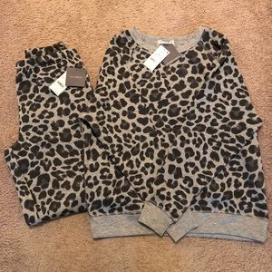 *NWT* Leopard Matching Sweatshirt-Joggers Set - S